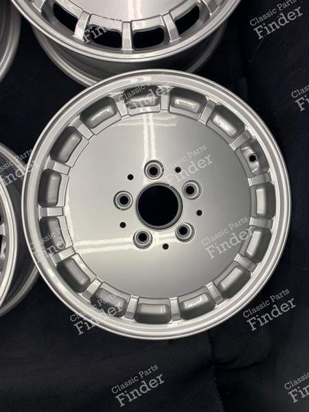 Original 'Gullideckel' Alloy Wheels 6Jx15 ET49 - MERCEDES BENZ 190 (W201) - 2014001502- 3
