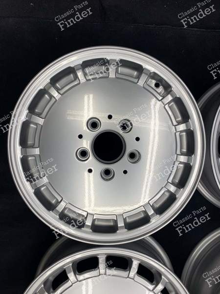 Original 'Gullideckel' Alloy Wheels 6Jx15 ET49 - MERCEDES BENZ 190 (W201) - 2014001502- 4