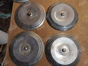 Lot de 4 enjoliveurs - RENAULT Dauphine / Ondine