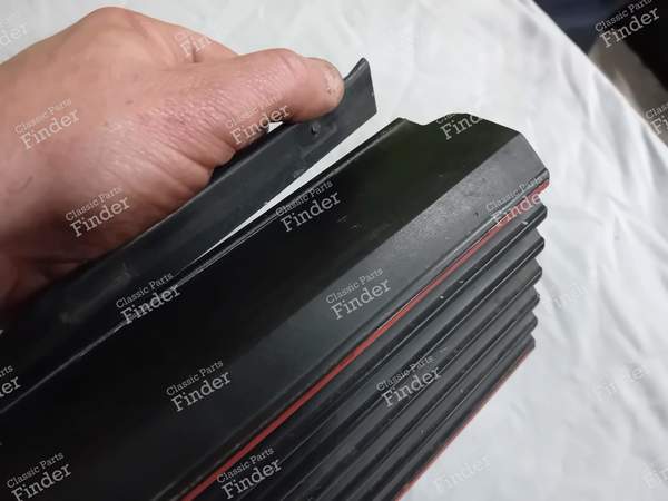 Kühlergrill mit roter Umrandung - VOLKSWAGEN (VW) Scirocco - 533853653 / 653 A- 4