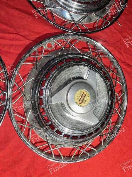 Ein Set zu 4 Radkappen mit Schmetterlingen - CITROËN DS / ID - 7