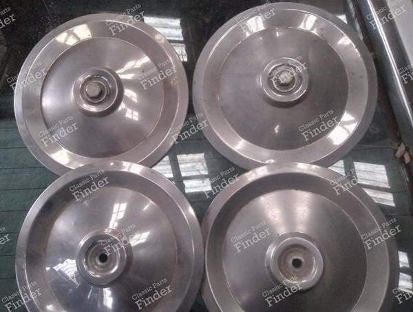 Set of 4 chrome hubcaps - PEUGEOT 404 - 0