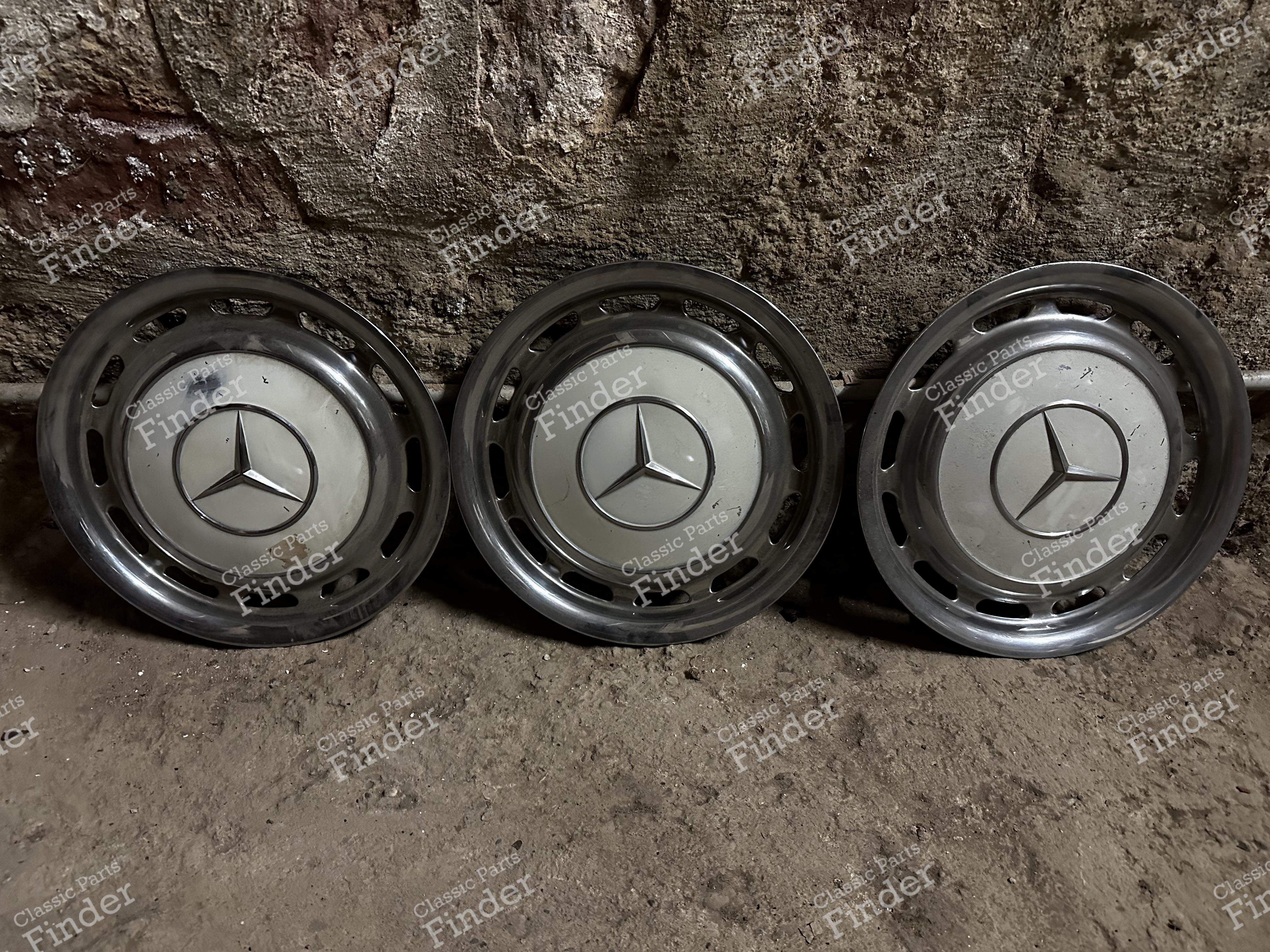 3 hubcaps NOS - MERCEDES BENZ SL (R107) - Ref. 1154010324