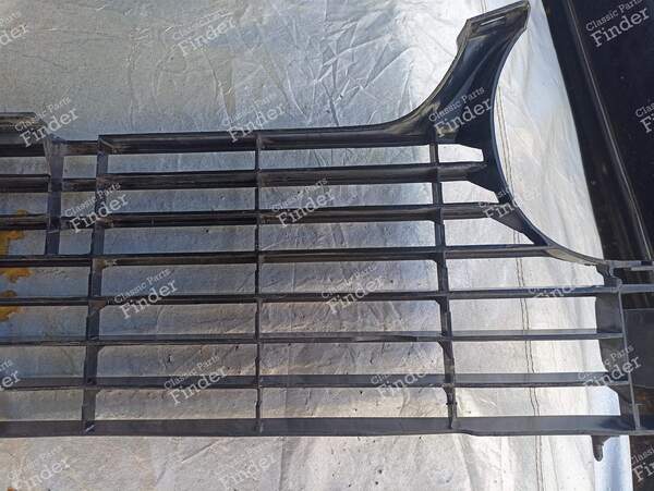 Calandre plastique - PEUGEOT 204 - 8
