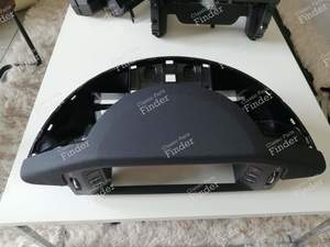 Cladding around the central GPS screen etc... - CITROËN C6