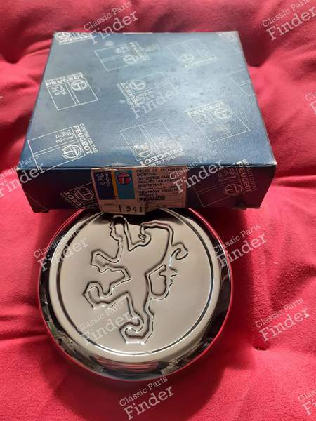 Verchromte Radmitte - PEUGEOT 604 - 5415.46- 2