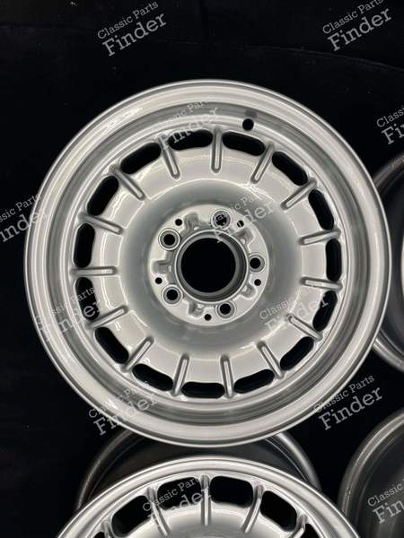 Jantes Baroque d'origine - 6.5Jx14 ET30 - MERCEDES BENZ W108 / W109 - 1084001002- 3