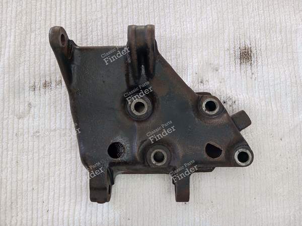 Support d'alternateur - MERCEDES BENZ /8 (W114 / W115) - A1151550935- 0