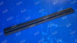 Protective strip for right-hand door extension - GTI, Gentry and cabriolet versions - PEUGEOT 205