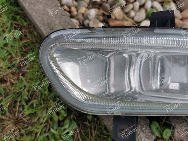 Front left fog light (older shape of front bumper) - PEUGEOT 406 Coupé - 67720899- 4