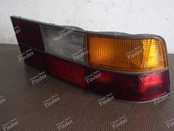 FEU ARRIERE DROIT - PORSCHE 924 - 477945216- 0