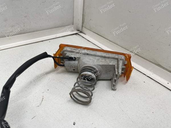Right front turn signal - RENAULT 9 / Alliance / Broadway / 11 / Encore (R9 / R11) - 10710- 2
