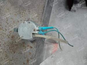 Windshield washer reservoir pump - PEUGEOT J9