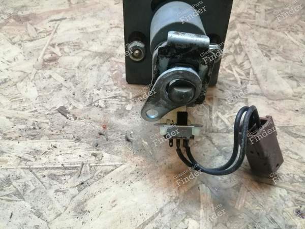 Zentralisiertes Kofferraumschloss - CITROËN CX - 1