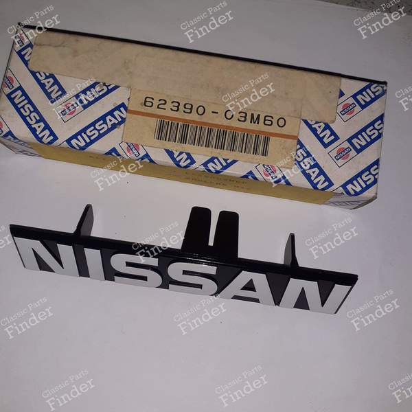 Grille emblem - NISSAN Cherry / Pulsar (N12) - 6239003M60- 1