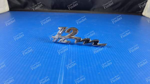 Sigle insigne arrière '12M' - FORD Taunus 12M (P6) - 1