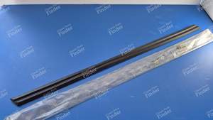 Right rear fender protection strip for PEUGEOT 305