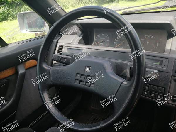 Black leather steering wheel with radio controls - CITROËN XM - 6