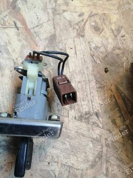 Zentralisiertes Kofferraumschloss - CITROËN CX - 5