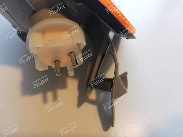 Right front turn signal light - MERCEDES BENZ C (W202) - Equiv. A 202 826 0243 / A2028260243- 5