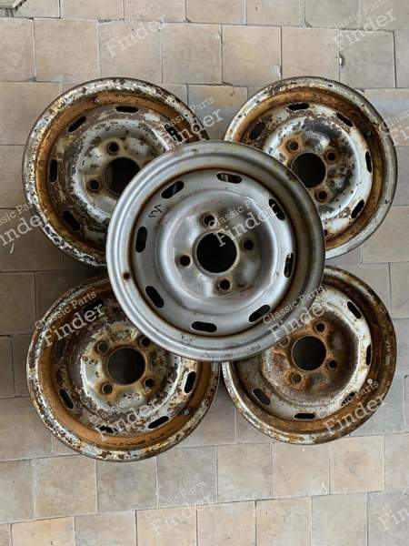 Original set of 5 pieces. Steel wheels for VW Super Beetle (produced after 1968) - VOLKSWAGEN (VW) Käfer / Beetle / Coccinelle / Maggiolino / Escarabajo - 0