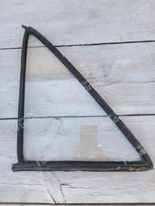 Dreieckiges Glasfenster hinten links - MERCEDES BENZ /8 (W114 / W115)
