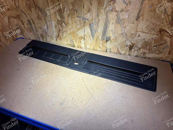 Lufteinlass der Motorhaube - VOLKSWAGEN (VW) Golf I / Rabbit / Caddy / Jetta - 0583G1- 0