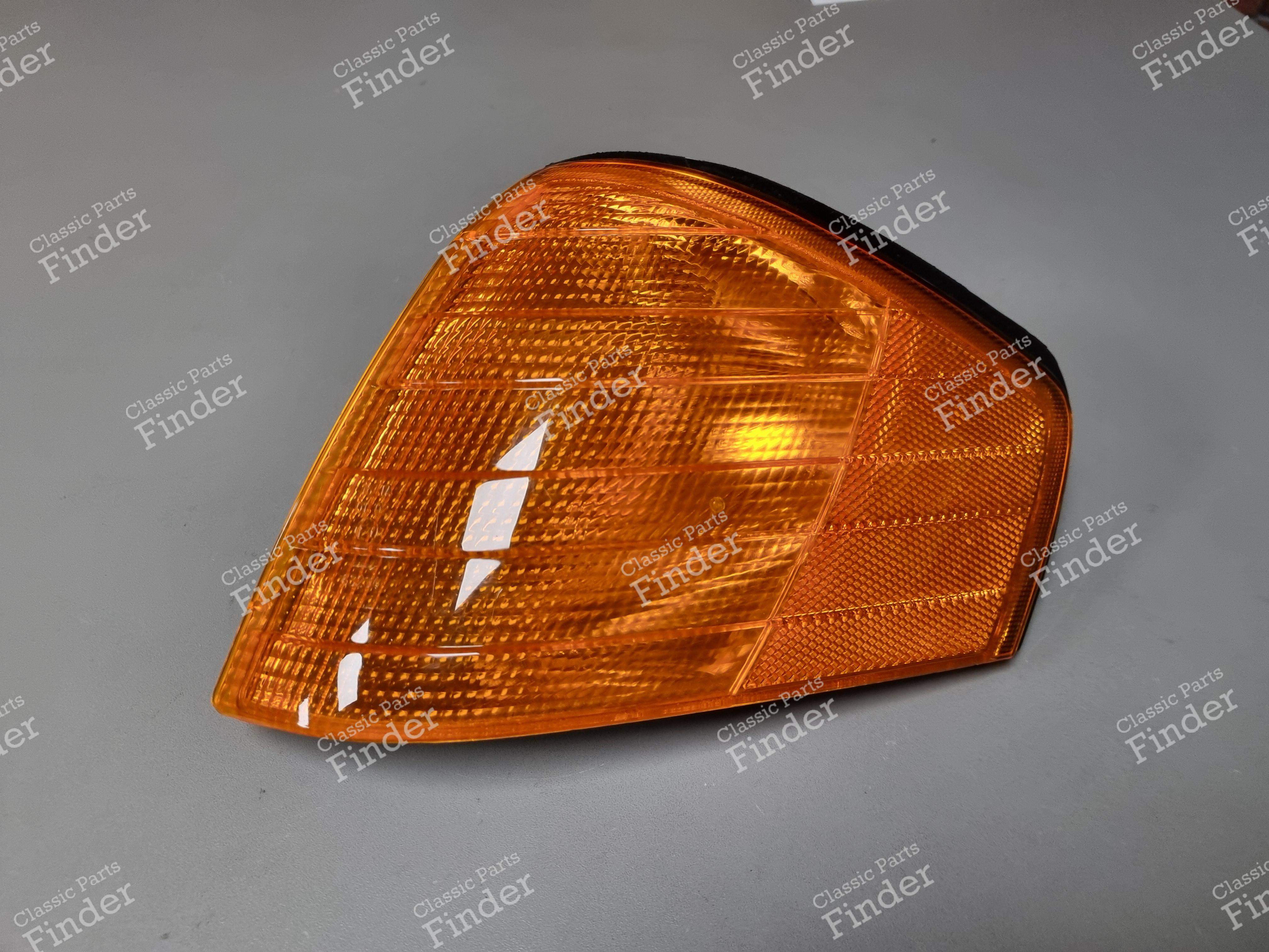 ORANGE FRONT LEFT TURN SIGNAL - MERCEDES BENZ SL (R129) - Ref