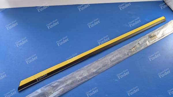 Right rear fender protection strip - PEUGEOT 305 - 8564.54- 3