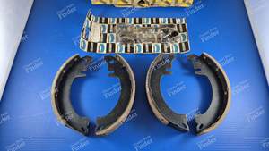 Satz von 4 Bremsbacken für vordere Trommelbremsen - 180 x 30 MM - RENAULT 4 / 3 / F (R4) - 7701201207- thumb-2