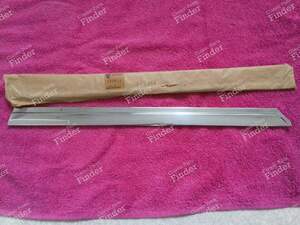 Enjoliveur avant vitre de custode arrière droite - Version Break pour PEUGEOT 304