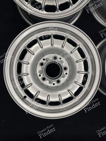 Jantes Baroque d'origine - 6.5Jx14 ET30 - MERCEDES BENZ W108 / W109 - 1084001002- 4