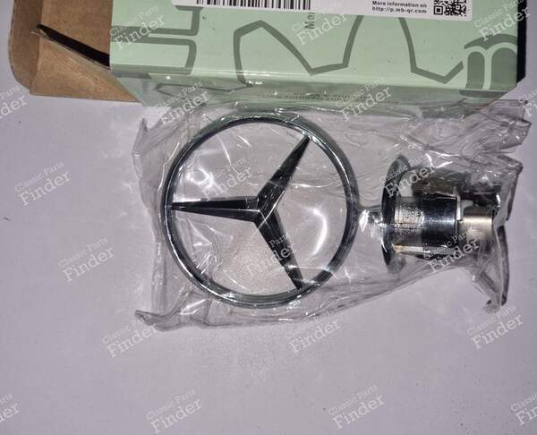 Mercedes-Benz-Emblem - MERCEDES BENZ S (W220) - A2108800186- 1