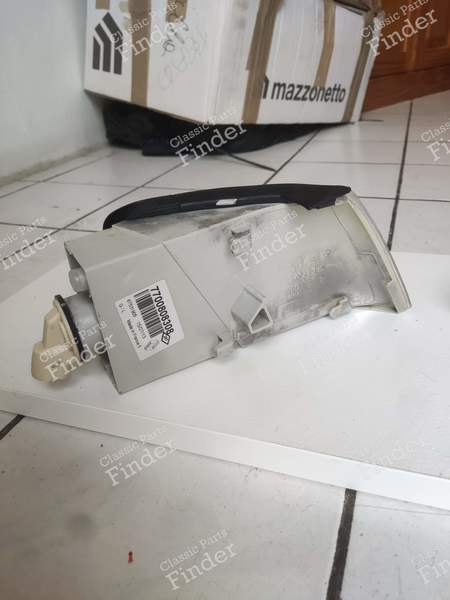2 left and right front indicators - Phase 1 - RENAULT Safrane - 7700808309- 9