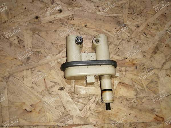 Double socket on gearbox - CITROËN CX - 1