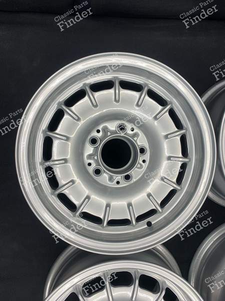Original Baroque wheels for W108 6.5Jx14 ET30 1084001002 - MERCEDES BENZ W108 / W109 - 1084001002- 4