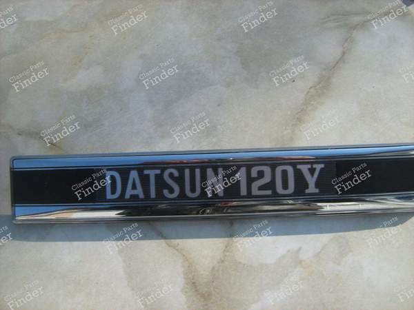 Datsun 120 Y rear trunk emblem - DATSUN Sunny (B310) - 79894H8800- 0