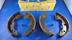 Satz von 4 Bremsbacken für hintere Trommelbremsen - 180X30MM - RENAULT 4 / 3 / F (R4)