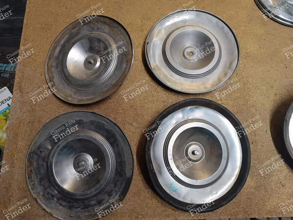 4 enjoliveurs chromés - PEUGEOT 504 - 1
