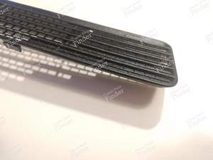 Grille de ventilation de capot - RENAULT 9 / Alliance / Broadway / 11 / Encore (R9 / R11) - 7704000879- thumb-2