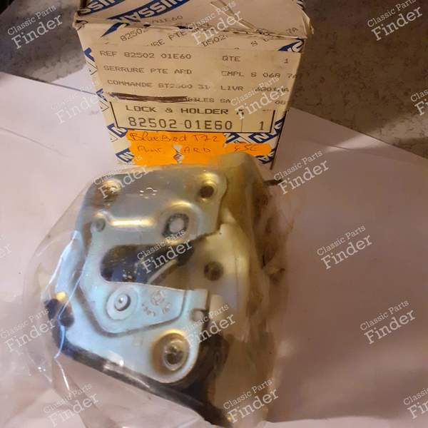 Original rear door lock - NISSAN Bluebird (U11) - 8250201E60