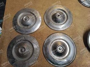 4 enjoliveurs chromés - PEUGEOT 504