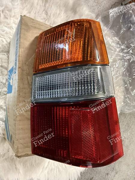 Taillight - Right side - NISSAN Sunny / Sentra / Tsuru (B11) - 26551-23A20- 0