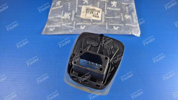 Logo / Tailgate Lock Emblem - PEUGEOT 306 - 8726L4- 2
