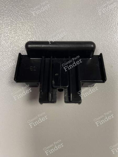 VERSCHLUSS DES SICHERUNGSKASTENS - PEUGEOT 205 - 1