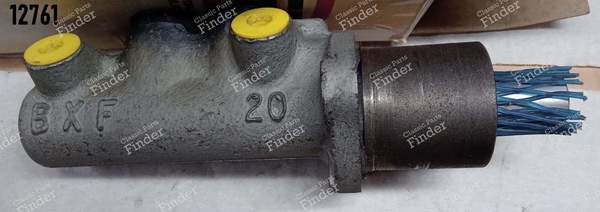 Master cylinder Talbot Horizon D - SIMCA-CHRYSLER-TALBOT Horizon - F E G	12761	MC2	x	1	45€ Maitre cylindre tendem 3 sorties Talbot Horizon D de 7/82 à 1/83, diametre piston 20,6mm. Piece neuve dans sa boite d'origine.- 2
