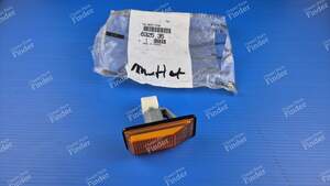 Feu clignotant répétiteur latéral droit - PEUGEOT 106 - 3306 / 632545- thumb-1