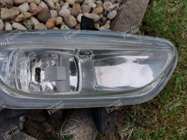 Front right fog light (older shape of front bumper) - PEUGEOT 406 Coupé - 67720881- 4