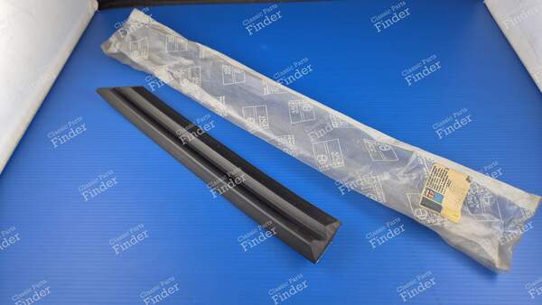 Right Front Fender Trim Strip - PEUGEOT 305 - 786236- 1