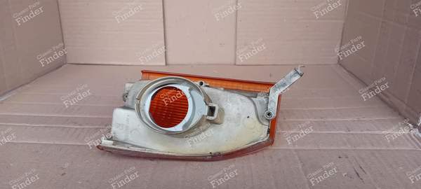 Right front turn signal - AUDI 80 (B1) - 1305231901 / 823953050D- 1